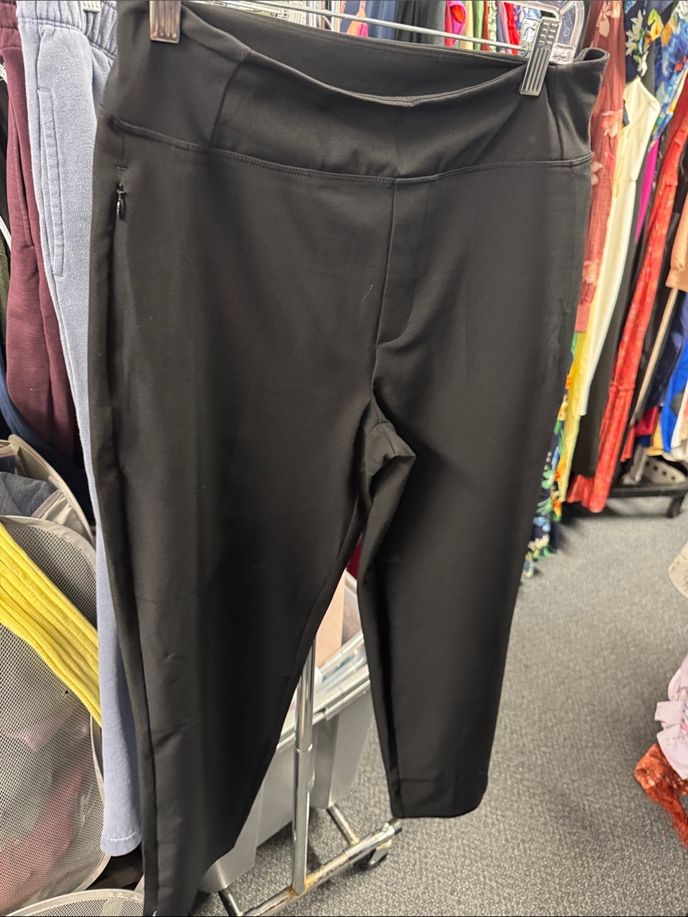 Kirkland pants S // 092503